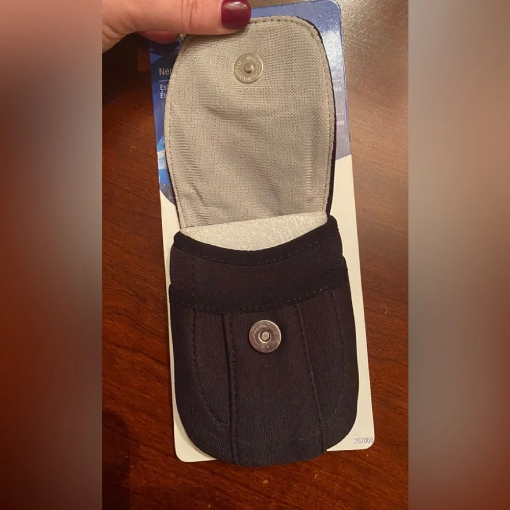 NIB Olympus neoprene camera case